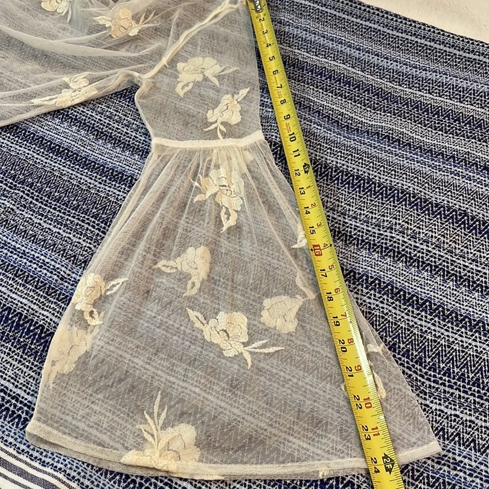 Women Ivory Sheer Net w/Appliqués/Pheasant Sleeve Shirt-Size- XS - Picture 8 of 8